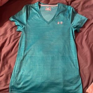 Under armor heat gear short sleeve shirt. Size M